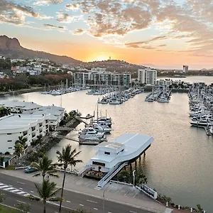 Capsule hotel The Pier Pods On The Water- 50m From Bus Terminal And Ferry Terminal- Passport Id Requried, Townsville